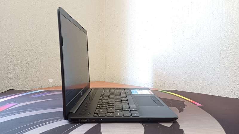 HP 15 Core i3 4GB 1TB 15.6` Notebook Jet black